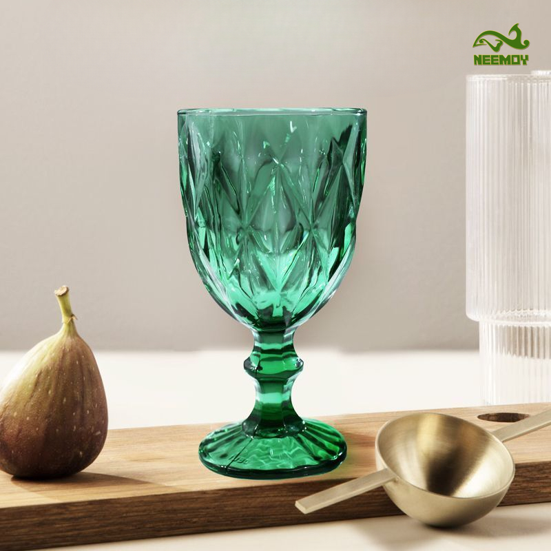 Wine Beer Foot - Zielone, grawerowane kieliszki na wysokiej nóżce,