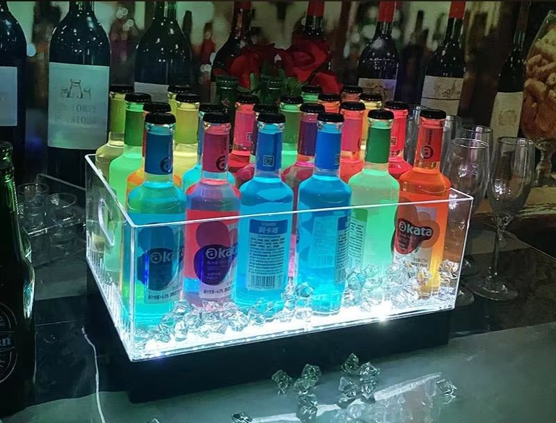 Kwadratowy, świecący pojemnik  – Wine Beers recenzja i cena
